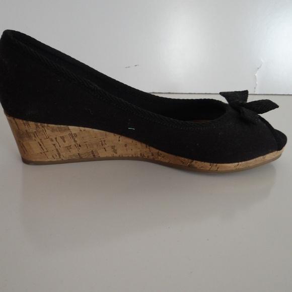 Girl's American Eagle Black Wedges Size 4 1/2 New - Picture 6 of 6